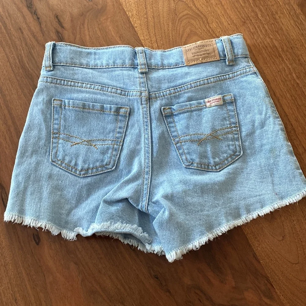 Levi’s girls size 6 high rise A line denim shorts with raw hem